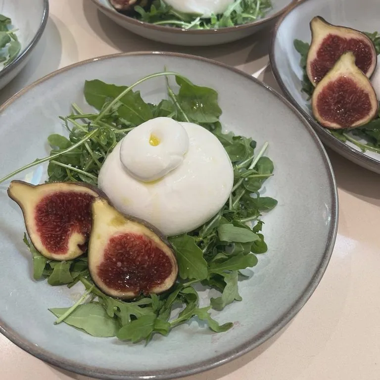 Burrata with fresh figs and rocket
